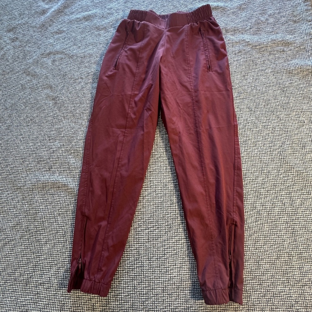 Old Navy Active StretchTech Jogger Pants Burgundy Maroon Ankle Zip Womens XS